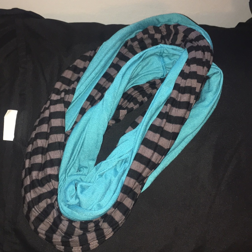 Two colored Infinity scarf - Picture 3 of 3